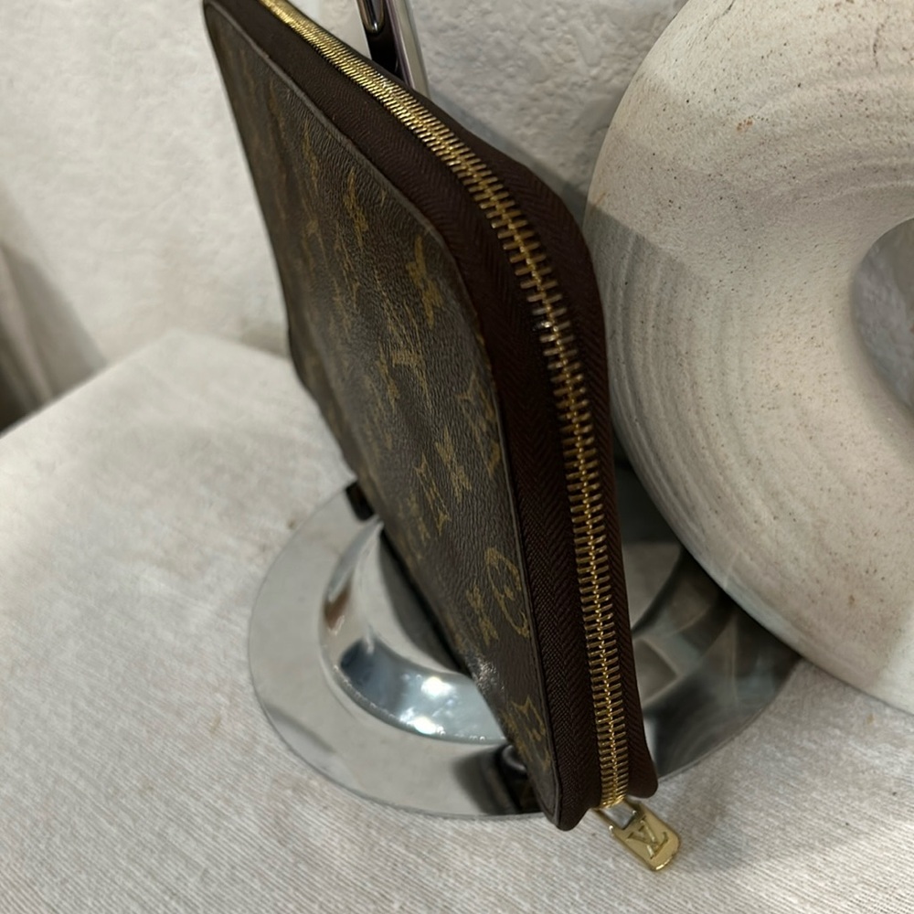 Authentic LOUIS VUITTON ESCAPADO like new with COA - Picture 8 of 15